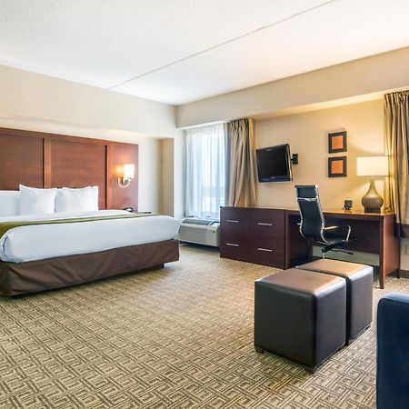 Comfort Suites At Woodbridge Avenel Exterior photo