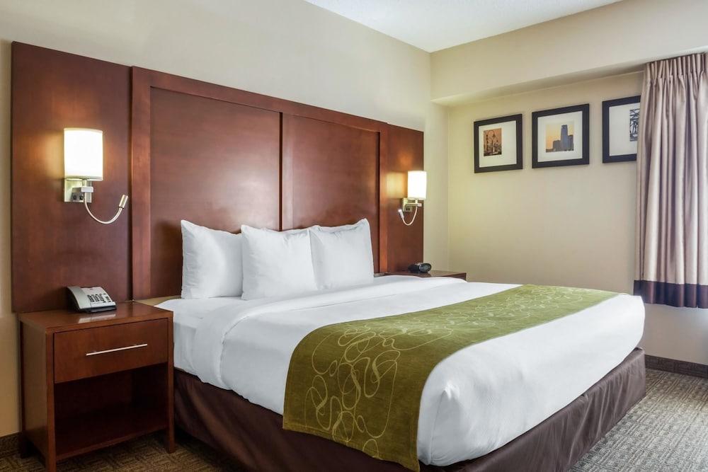 Comfort Suites At Woodbridge Avenel Exterior photo