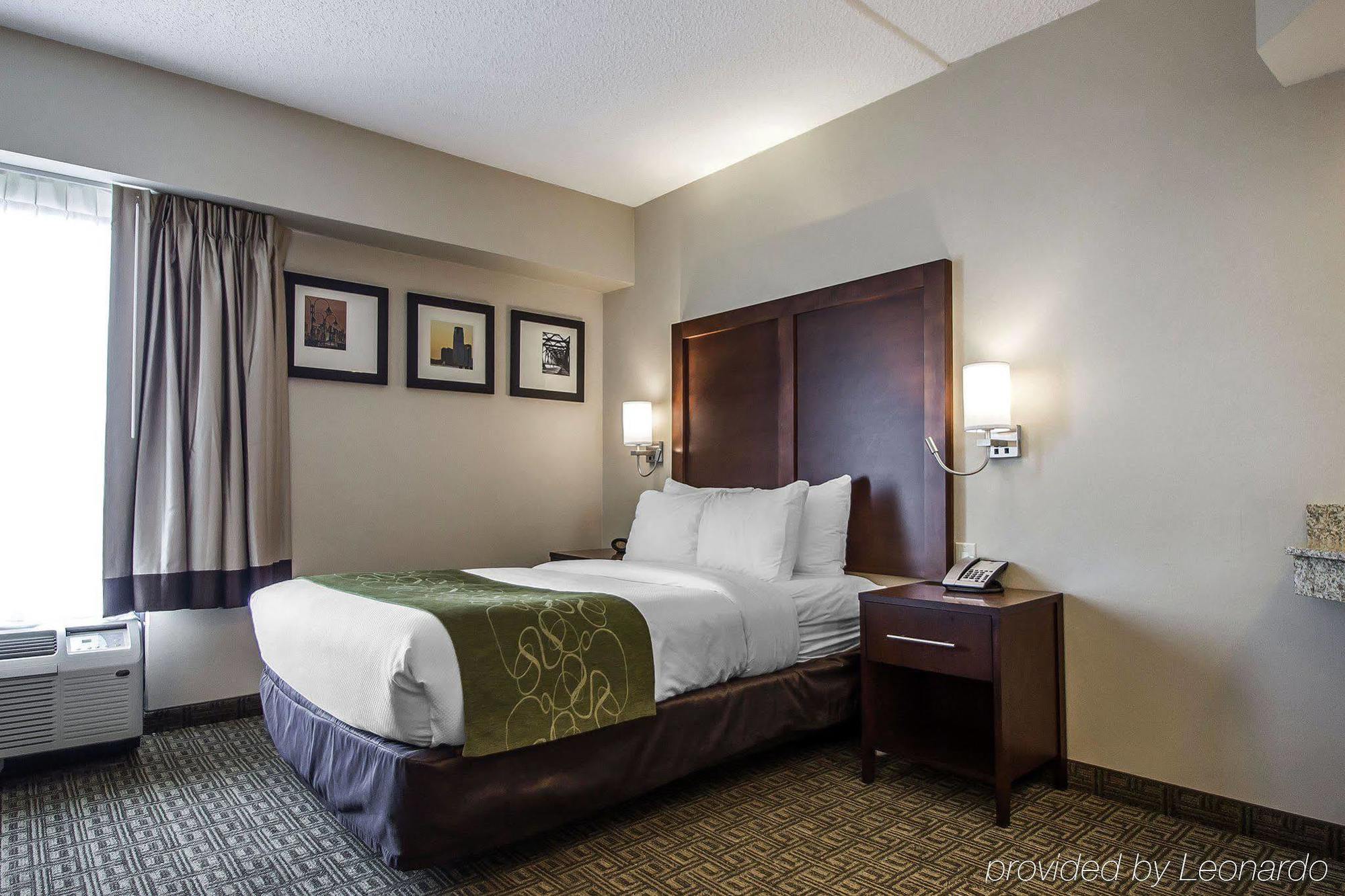 Comfort Suites At Woodbridge Avenel Exterior photo