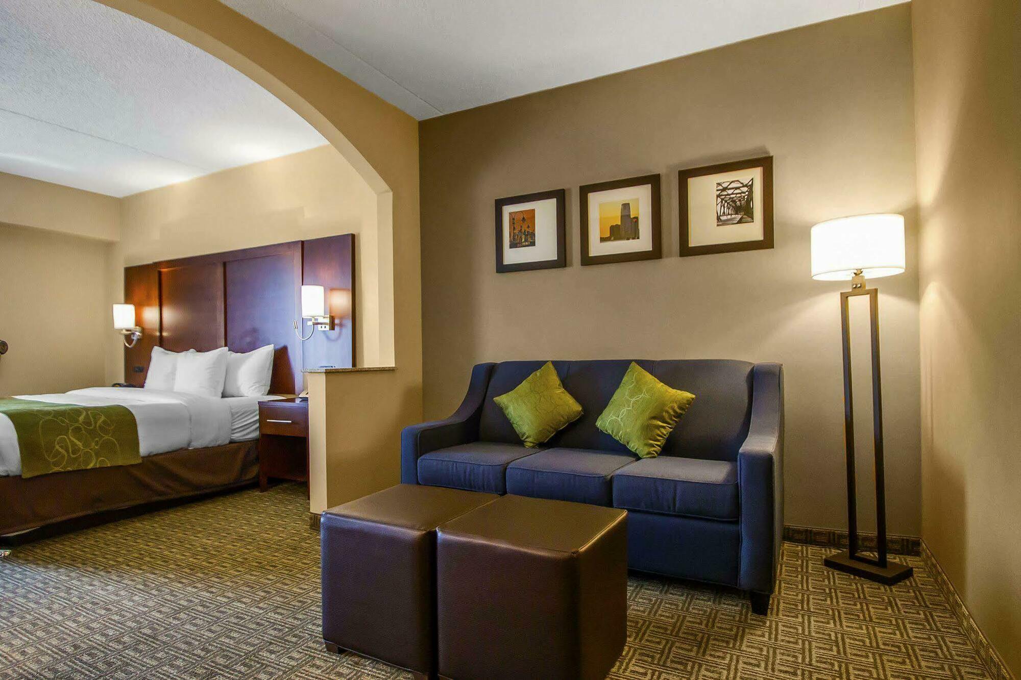 Comfort Suites At Woodbridge Avenel Exterior photo